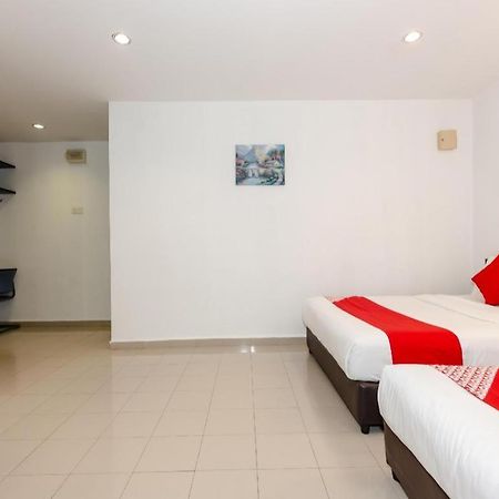 Oyo 1090 Hollitel Hotel Melaka Εξωτερικό φωτογραφία