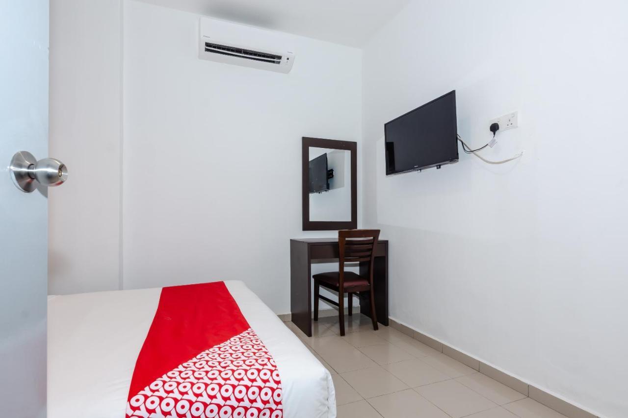 Oyo 1090 Hollitel Hotel Melaka Εξωτερικό φωτογραφία