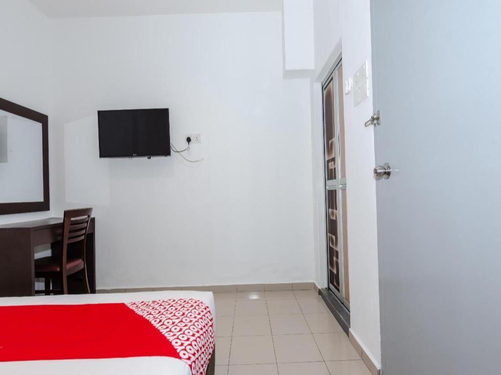 Oyo 1090 Hollitel Hotel Melaka Εξωτερικό φωτογραφία