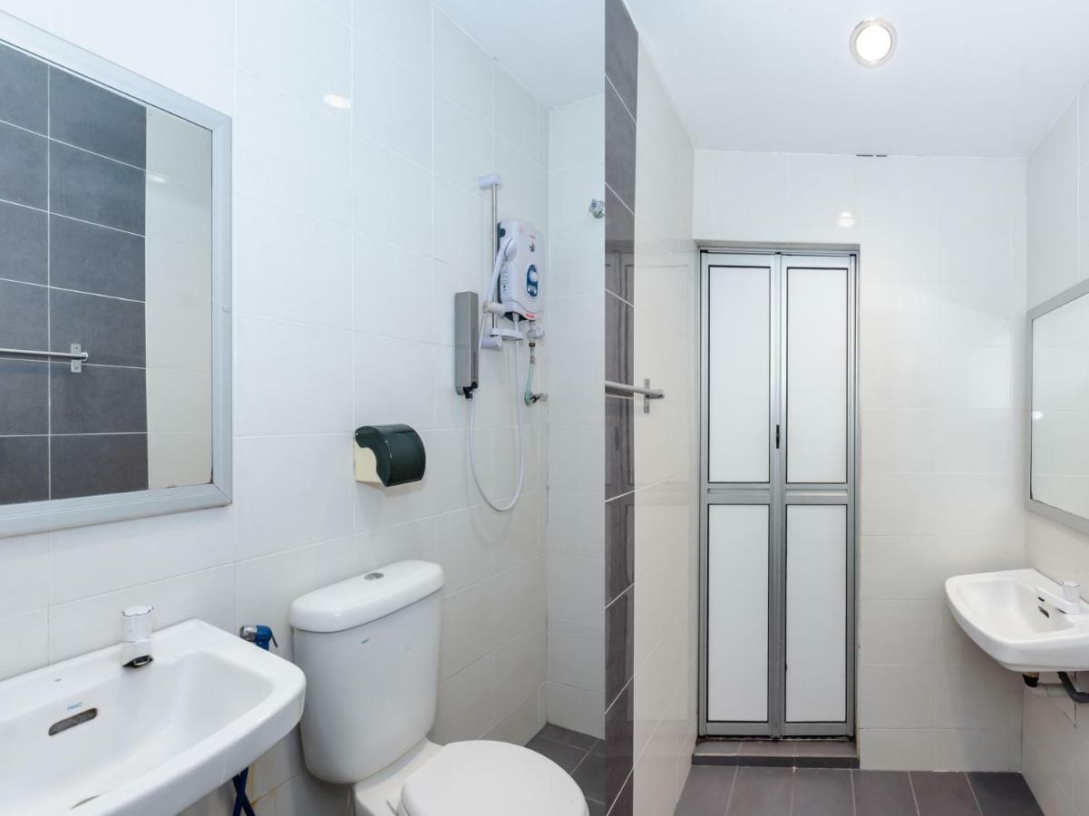 Oyo 1090 Hollitel Hotel Melaka Εξωτερικό φωτογραφία