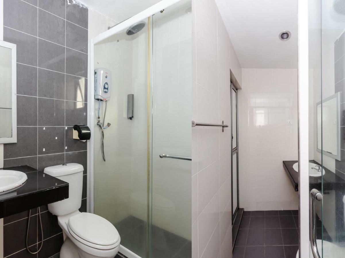 Oyo 1090 Hollitel Hotel Melaka Εξωτερικό φωτογραφία